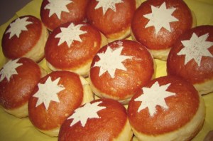 Nevlhnoucí cukr k dekoraci pečiva.