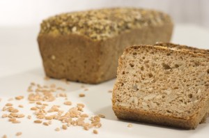 Špaldo-jablečný chléb ze směsi Špalda - jablko směs.